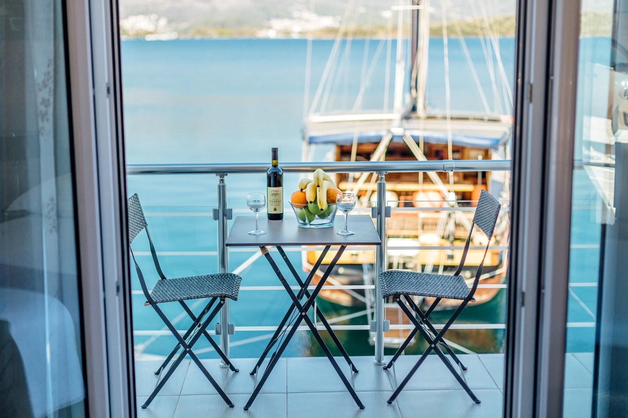 Apartments Monet Tivat Exteriör bild