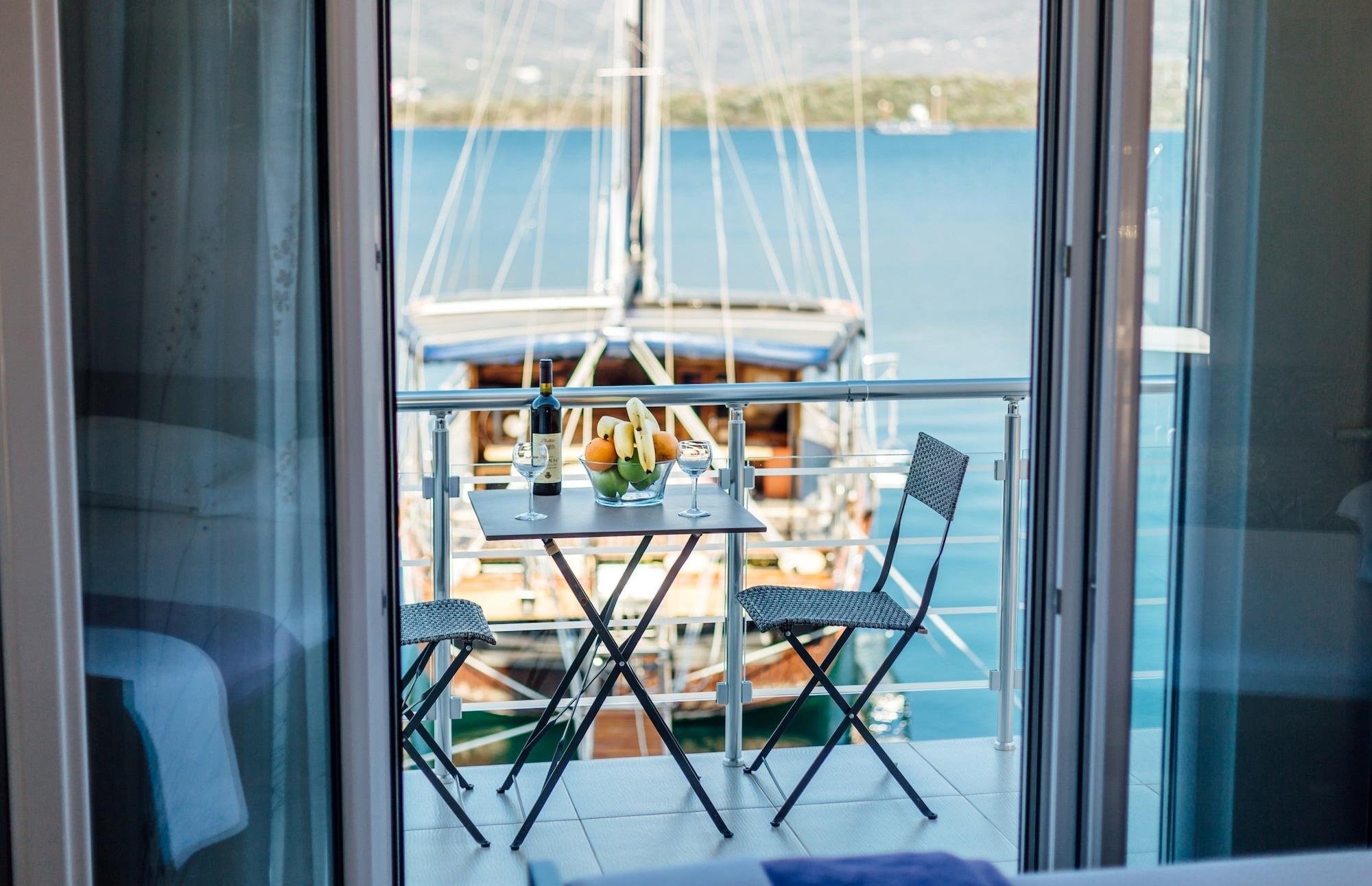 Apartments Monet Tivat Exteriör bild